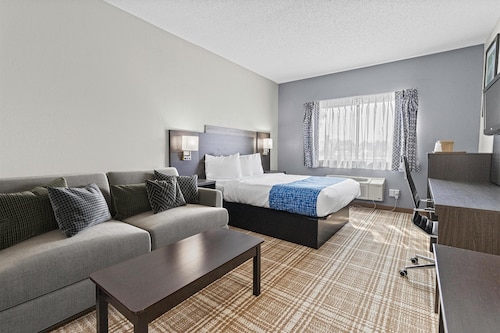 GrandStay Hotel & Suites 