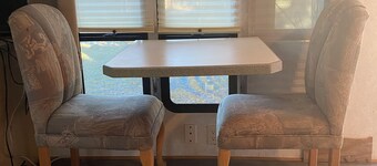 Cozy RV on 40 acres with AC and Heat star link WiFi near Holmes creek.