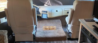 Cozy RV on 40 acres with AC and Heat star link  WiFi  near Holmes creek. 