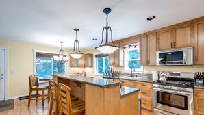 Cabin, 4 Bedrooms, Terrace | Bahagian dalam