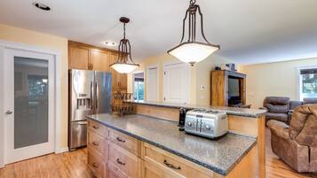 Cabin, 4 Bedrooms, Terrace | Interior