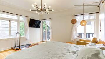 2 bedrooms, desk, iron/ironing board, Internet