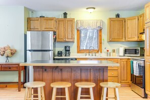 Refrigerador, microondas, placa de cocina, lavavajillas