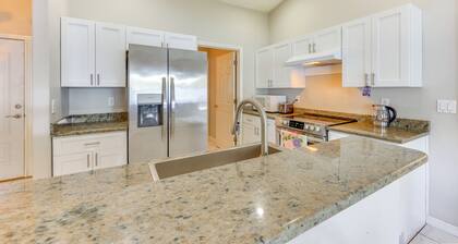 Pet-Friendly Palm Coast Home: 8 Mi to Beach!