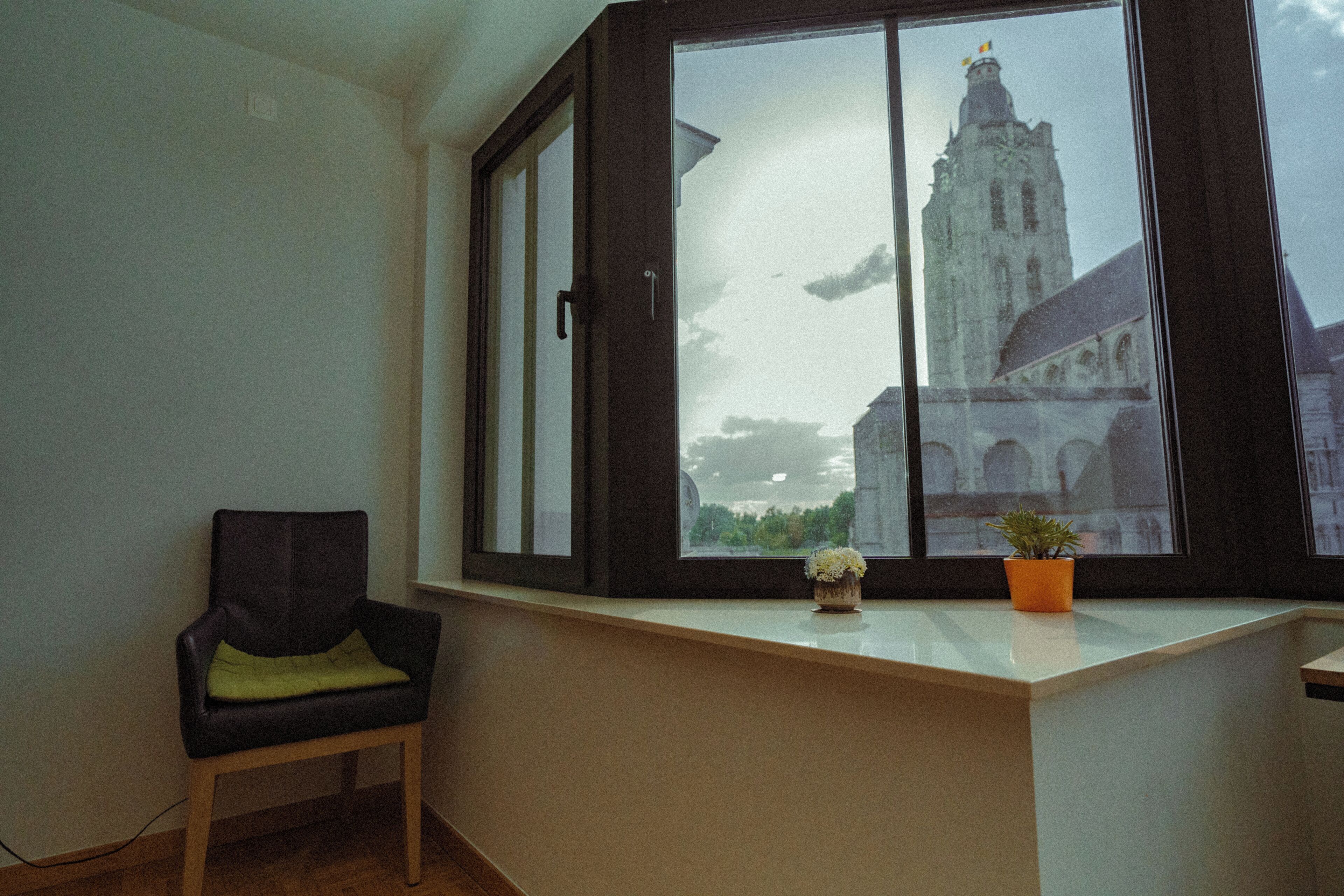 Deluxe-Apartment, Balkon, Stadtblick | Schreibtisch, laptopgeeigneter Arbeitsplatz, schallisolierte Zimmer
