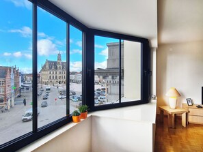 Deluxe Apartment, Balcony, City View | Living area | TV, printers - Hotel Restaurant Steenhuyse (Oudenaarde)