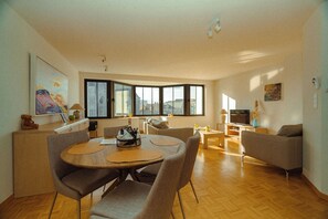 Desk, laptop workspace, soundproofing, iron/ironing board - Hotel Restaurant Steenhuyse (Oudenaarde)