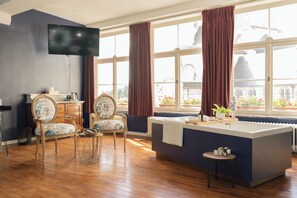 Chambre Deluxe, vue sur la ville | 2 chambres, bureau, espace de travail pour ordinateurs portables