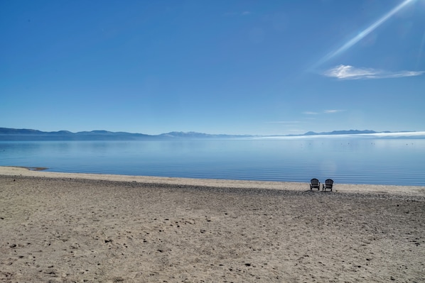 Una spiaggia nelle vicinanze