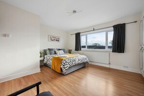 2 Schlafzimmer, Bügeleisen/Bügelbrett, kostenloses WLAN, Bettwäsche