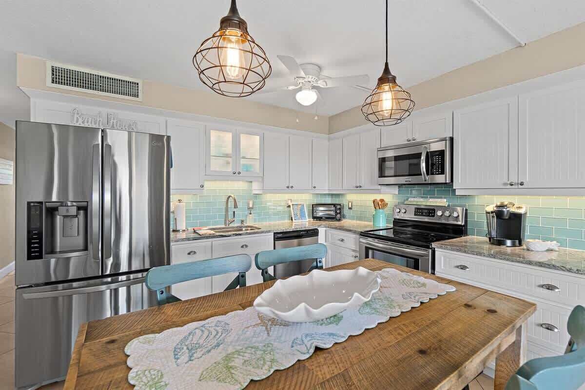 Kjøleskap, mikrobølgeovn, ovn og oppvaskmaskin