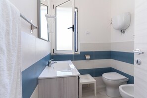 Apartment, 1 Bedroom, Accessible, Smoking | Bathroom - Appartamento Standard Emmesse (Zambrone)