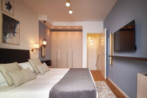 1 bedroom, in-room safe, desk, soundproofing