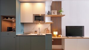 A modern kitchen with a built-in microwave, a sink, and a wooden countertop. - Orti29 Luxury Stay. A cozy home within walking distance of the center of Bologna (Bologna)