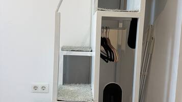 Apartment, 1 Bedroom, Accessible, Smoking | Interior