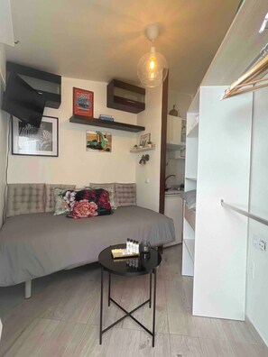 Apartment, 1 Bedroom, Accessible, Smoking | 1 bedroom