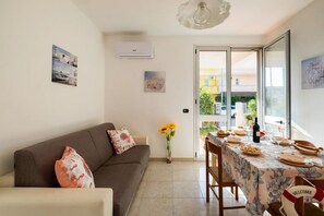 Ferienhaus, 2 Schlafzimmer, Raucher, Gartenblick | Wohnbereich