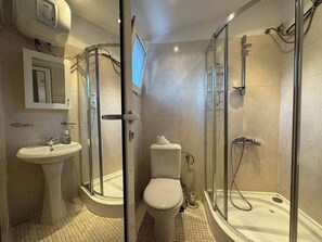 Chalet, 5 chambres, patio, vue jardin | Salle de bain