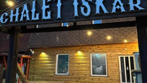 A wooden building with a sign reading "CHALET ISKAR". - Chalet Iskar Borovets (Samokov)