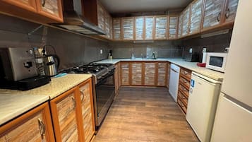 Chalet, 5 Bedrooms, Patio, Garden View | Interior