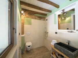 Room, 1 Bedroom, Smoking, Patio | Bathroom