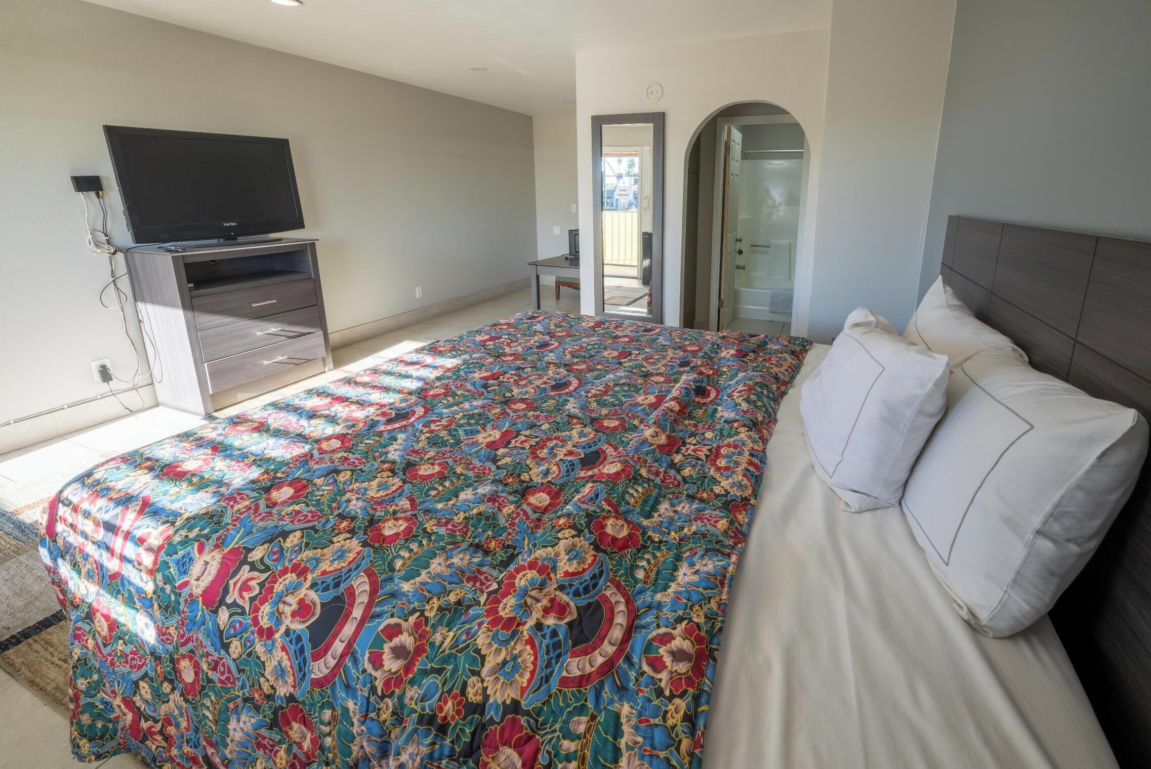 Deluxe Room, 1 Queen Bed, Non Smoking | Desk, iron/ironing board, free WiFi, bed sheets