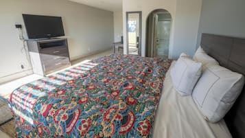 Deluxe Room, 1 Queen Bed, Non Smoking | Desk, iron/ironing board, free WiFi, bed sheets