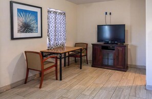 Bureau, fer et planche à repasser, Wi-Fi gratuit, draps fournis