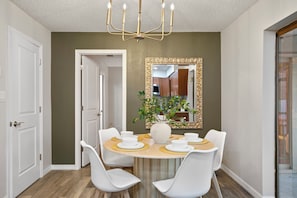 Dining - Heated pool, hot tub, game room, firepit, 10 min to Honeymoon beach and downtown (Dunedin)