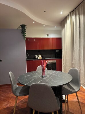 Dining - Offers the necessary amenities for an unforgettable stay in the Eternal City (Roma)