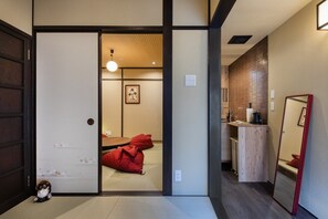 Unclassified image, 3 of 21, button