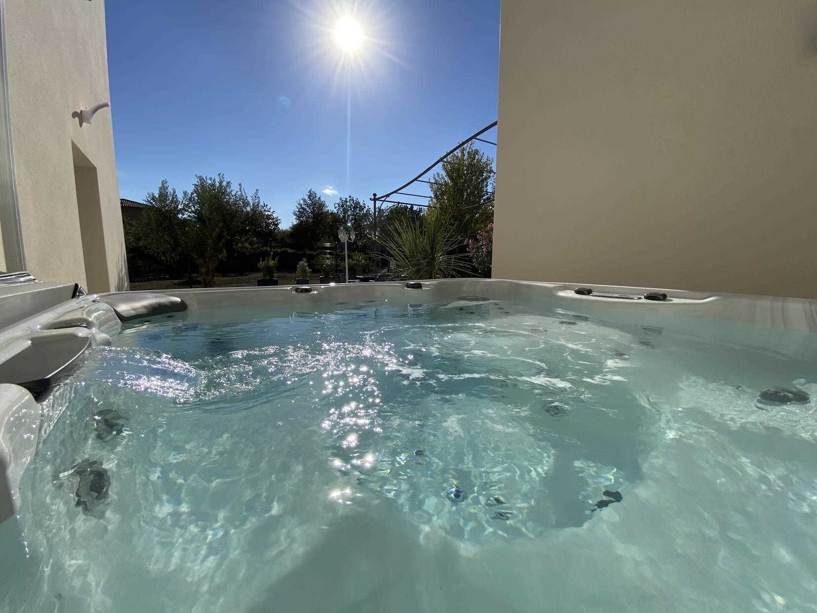 Bain à remous extérieur