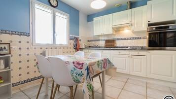 Fridge, microwave, highchair