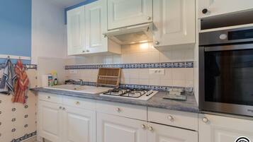 Fridge, microwave, highchair