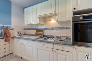 Fridge, microwave, highchair - Le Clos Bleu - GAURE (GAURE)