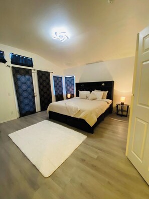 4 slaapkamers, een strijkplank/strijkijzer, gratis wifi, beddengoed