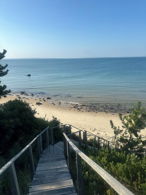 Chaises longues, serviettes de plage