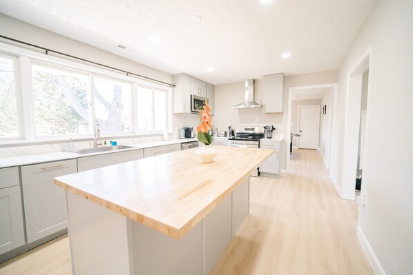 Fridge, microwave, oven, stovetop