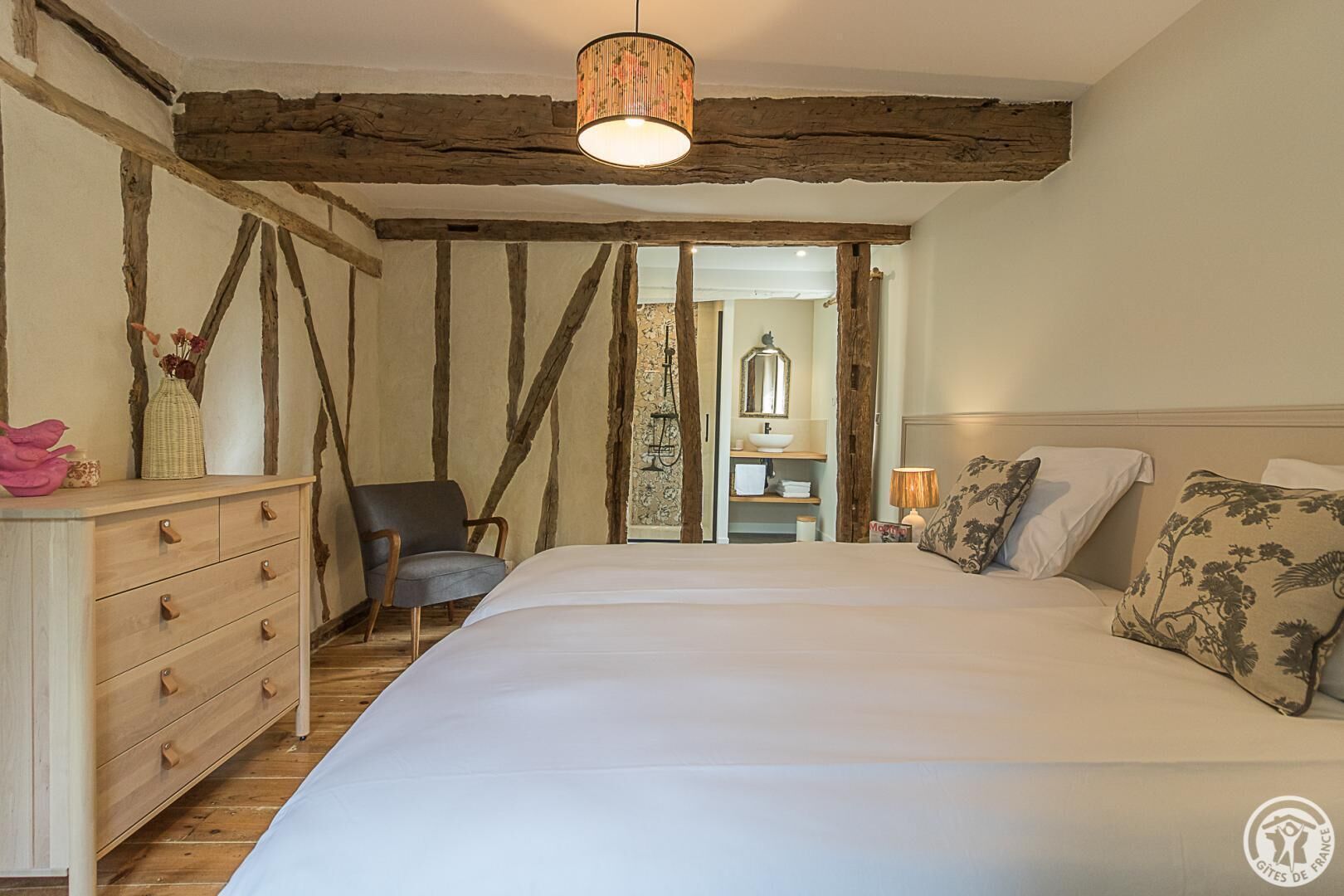 6 camere, Wi-Fi gratuito