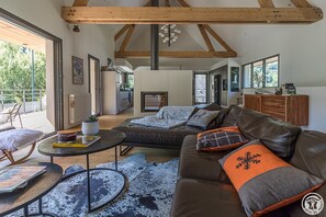 Télévision, cheminée