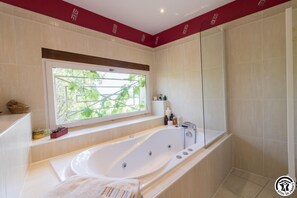 Shower - The Farm - PONLAT TAILLEBOURG (PONLAT TAILLEBOURG)
