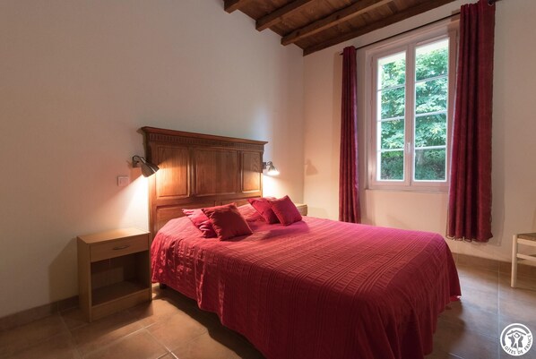 2 室のベッドルーム、WiFi (無料)