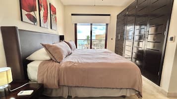 2 bedrooms, in-room safe, iron/ironing board, free WiFi