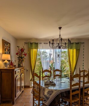 Dining - P'tit Bonheur - Villeneuve-de-Rivière (Villeneuve-de-Rivière)