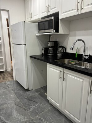 Private kitchen - Charming 2 BR unit in Malton (Mississauga)