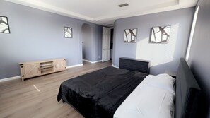 4 室のベッドルーム、アイロン / アイロン台、WiFi、ベッドシーツ