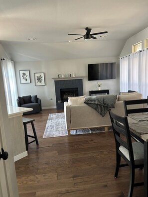 TV connectée, cheminée