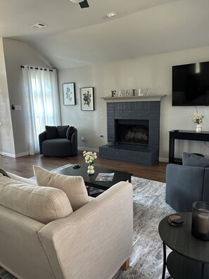 Smart-tv en een open haard