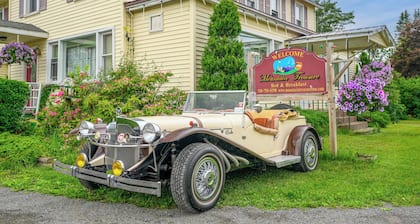 Americana Room. Elegant room with a King-Size bed, en suite bathroom, and mountain views. Sleeps 2. <br>A gourmet breakfast is FREE and served fresh each morning.<br>Americana Room is located on the second floor of Mountain Treasure Bed and Breakfast