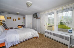 1 bedroom, desk, free WiFi, bed sheets